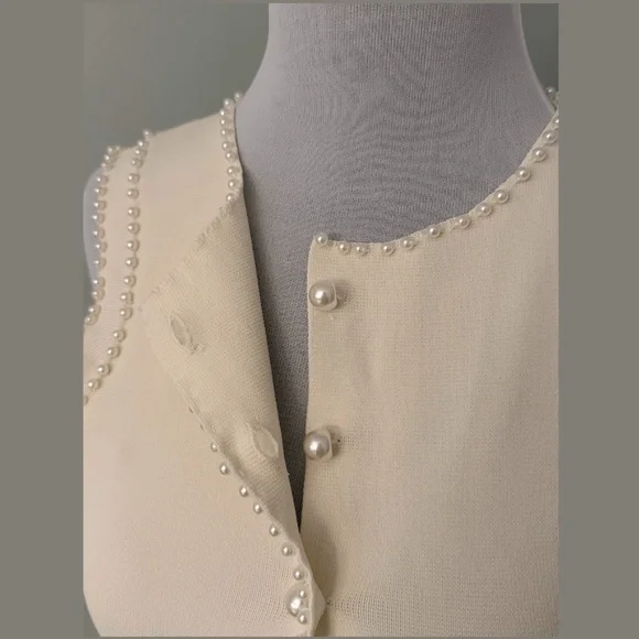 Elegant Cream Sleeveless Midi Dress - Picture 3 of 9